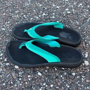 OluKai Womens Ohana Flip Sea Glass/Black size 8